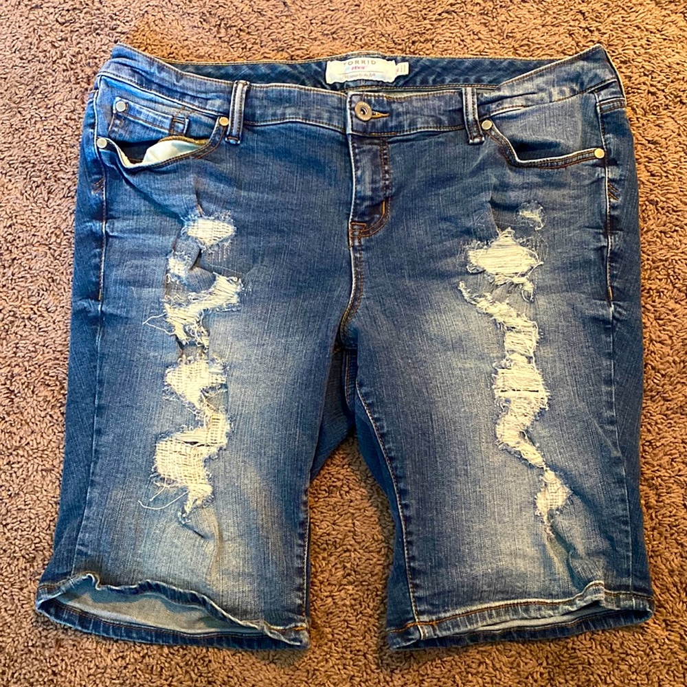 Size 16 torrid Knee Length Shorts